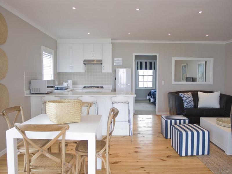 Kenjockity Self Catering Apartments Hermanus Exterior photo
