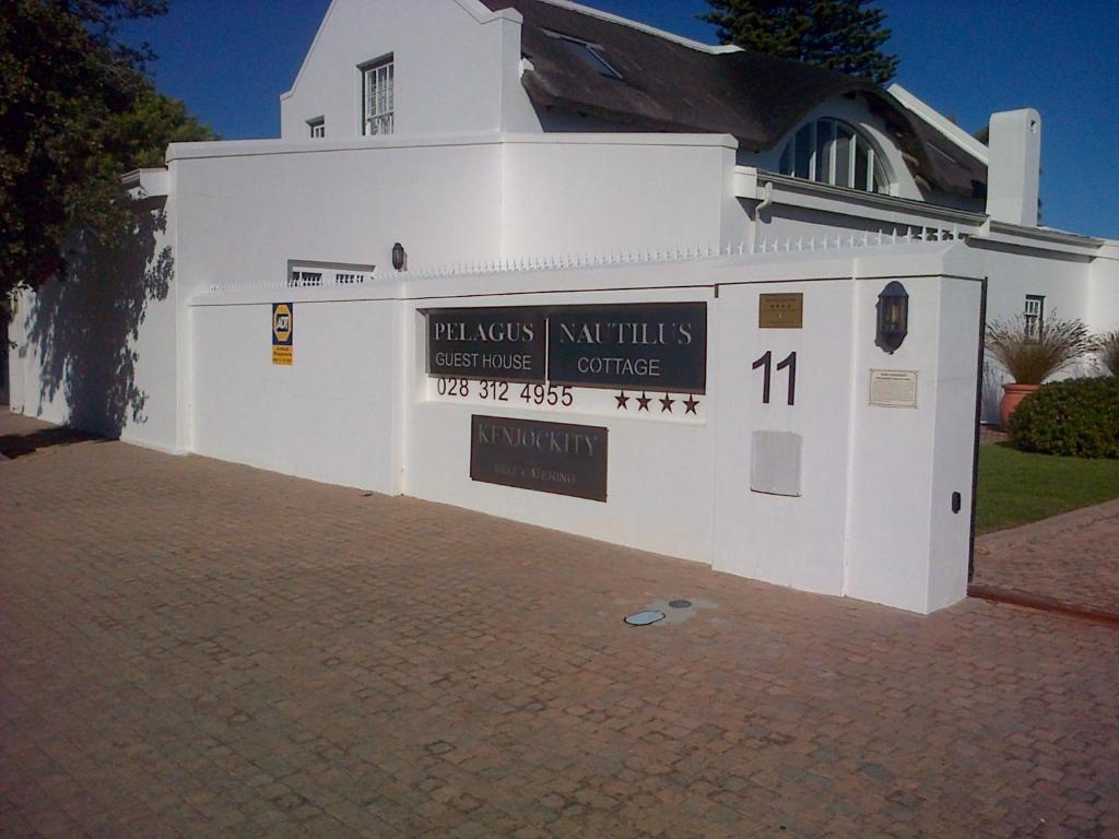 Kenjockity Self Catering Apartments Hermanus Exterior photo