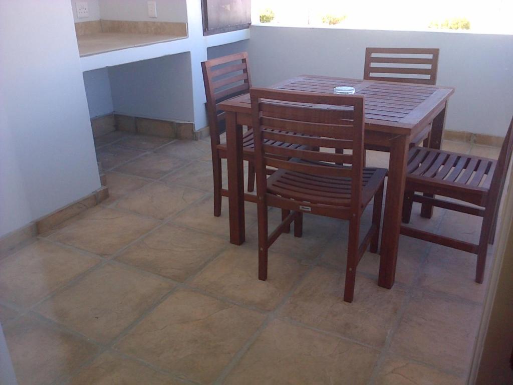 Kenjockity Self Catering Apartments Hermanus Exterior photo